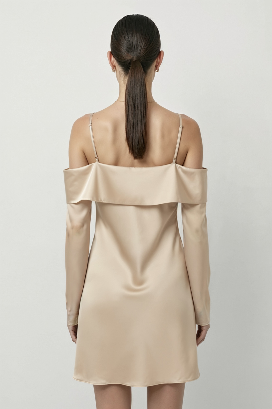 Платье из сатина с открытыми плечами