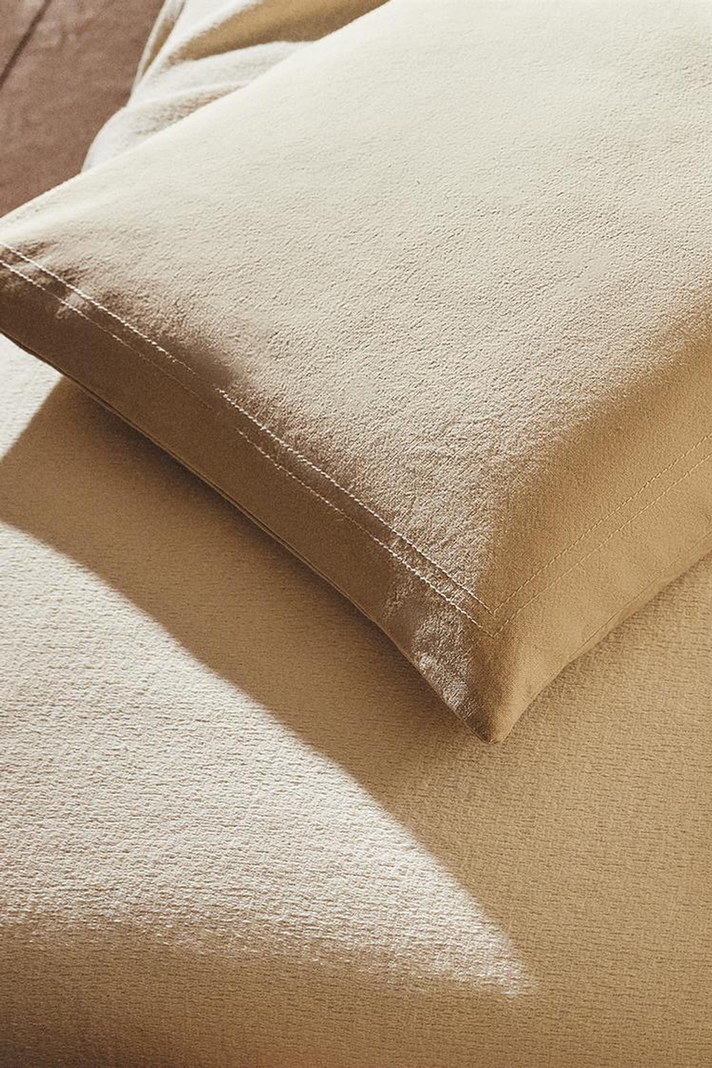 ZARA HOME ЧЕХОЛ НА ПОДУШКУ С КОНТРАСТНЫМИ КРАЯМИ, КРЕМОВЫЙ