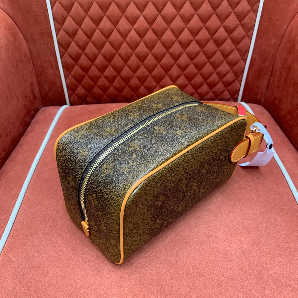 Louis Vuitton Locker Dopp Kit