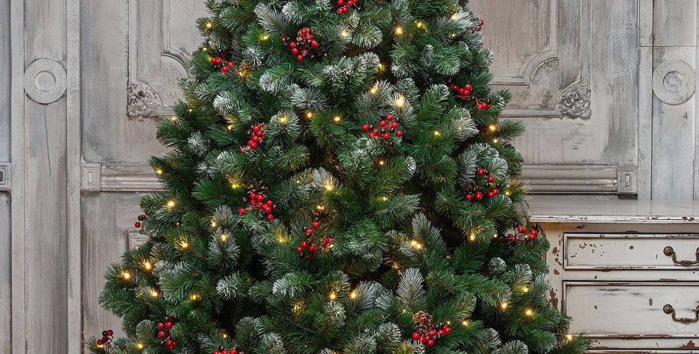 Заснеженная елка с гирляндой «Очарование» с шишками и ягодами (леска+пвх) от 1,8 м до 2,4 м