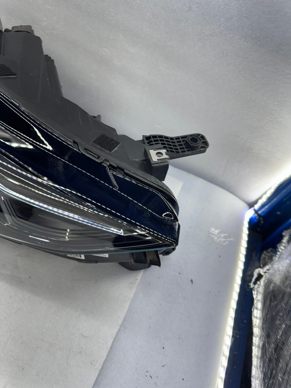 MG ONE правая фара светодиодная LED ( оригинал)