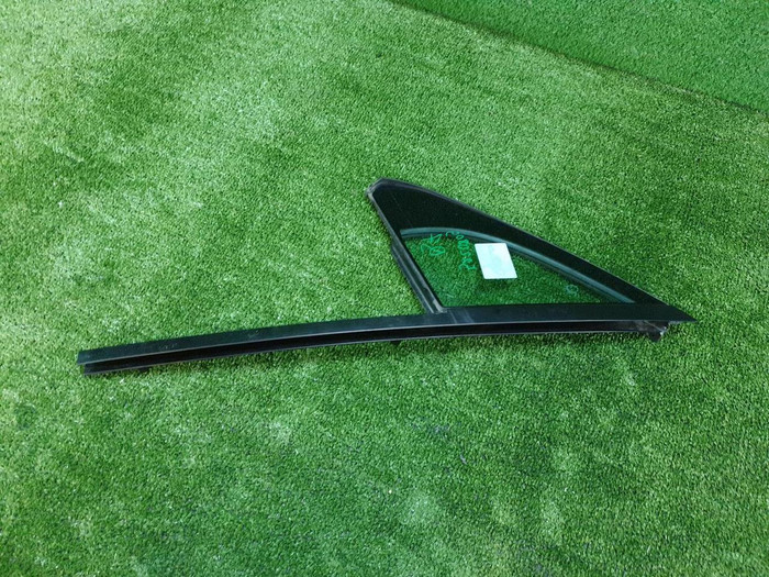 Форточка двери передняя левая Audi Q7 2 (2015-н.в.)