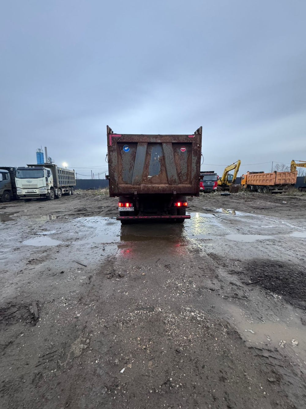 Shacman (Shaanxi) SX* 8x4 Самосвал SX33186V366 (Дизельный, 11,6 л, 423 л.с., МТ)