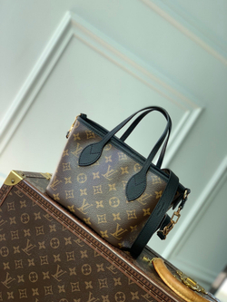 Louis Vuitton Neverfull Bandouliere Inside Out BB
