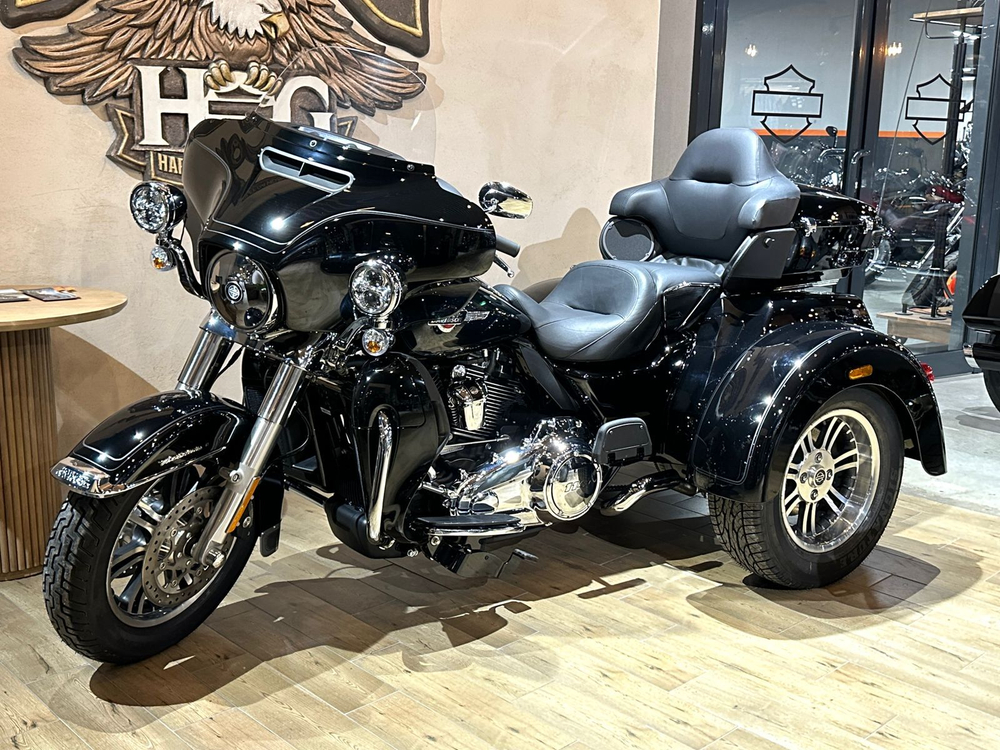 Tri Glide Ultra Harley-Davidson 2024 (Vivid Black)
