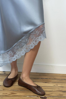 ZARA АТЛАСНАЯ ЮБКА МИДИ АСИММЕТРИЧНОГО КРОЯ С КРУЖЕВОМ, СЕРО-СИНИЙ