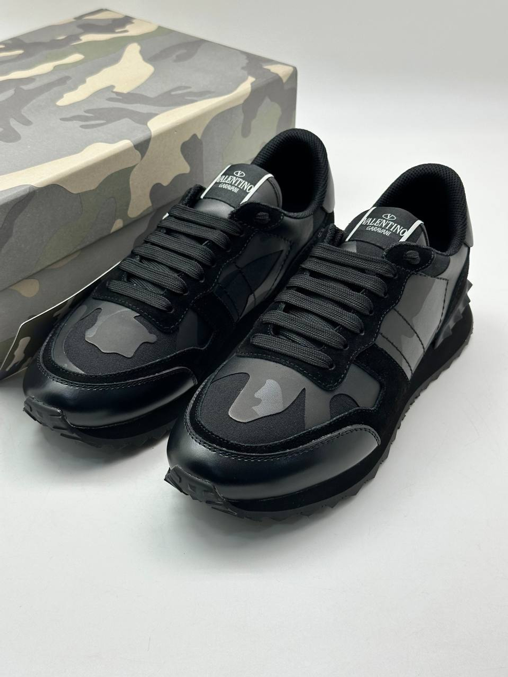 Кроссовки Valentino