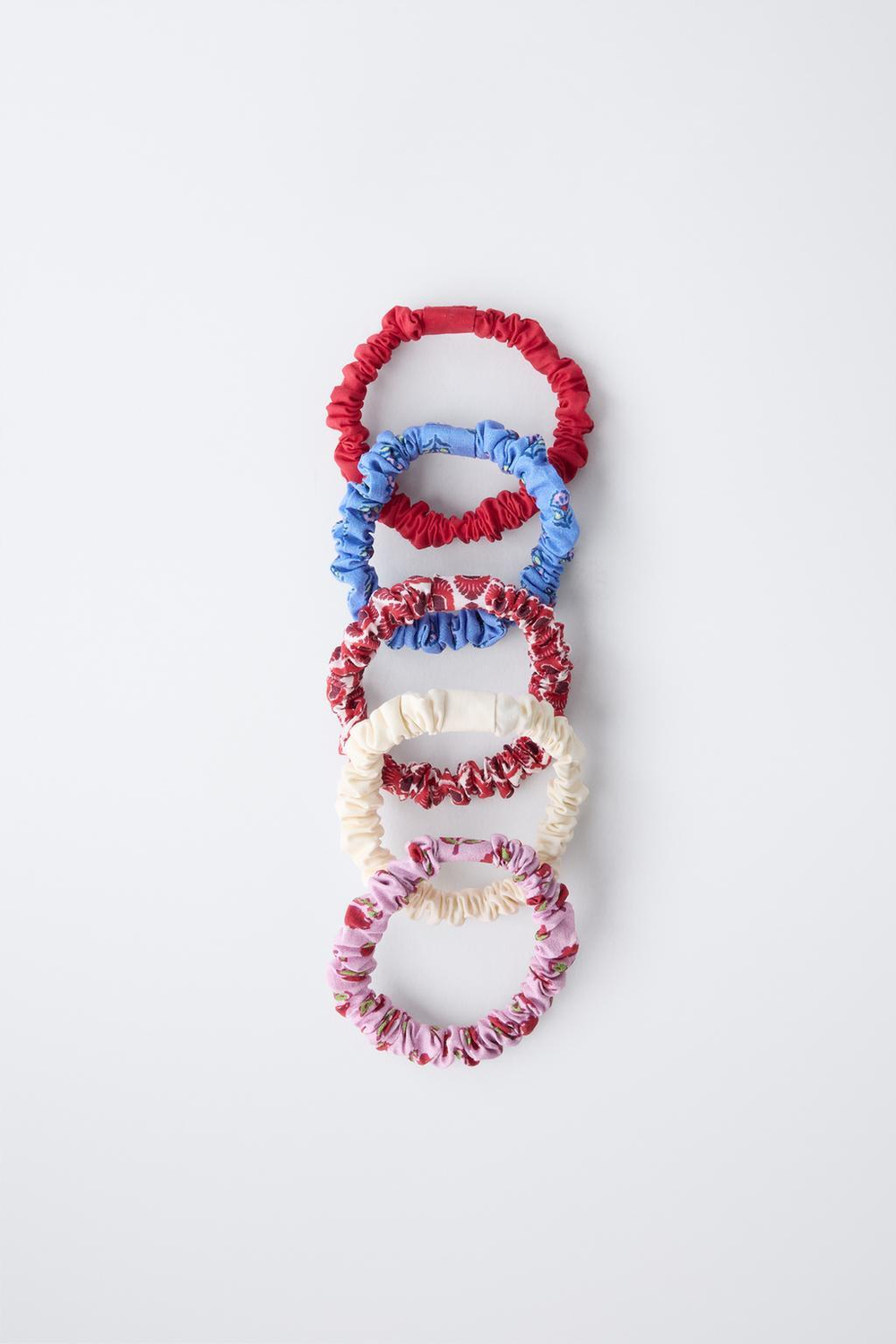 ZARA НАБОР ИЗ ПЯТИ РЕЗИНОК ДЛЯ ВОЛОС С ПРИНТОМ, КРАСНЫЙ