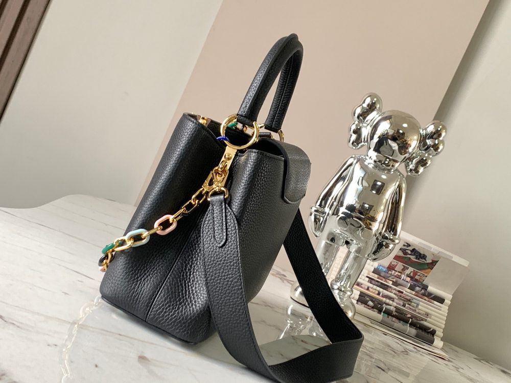 Louis Vuitton Capucines MM