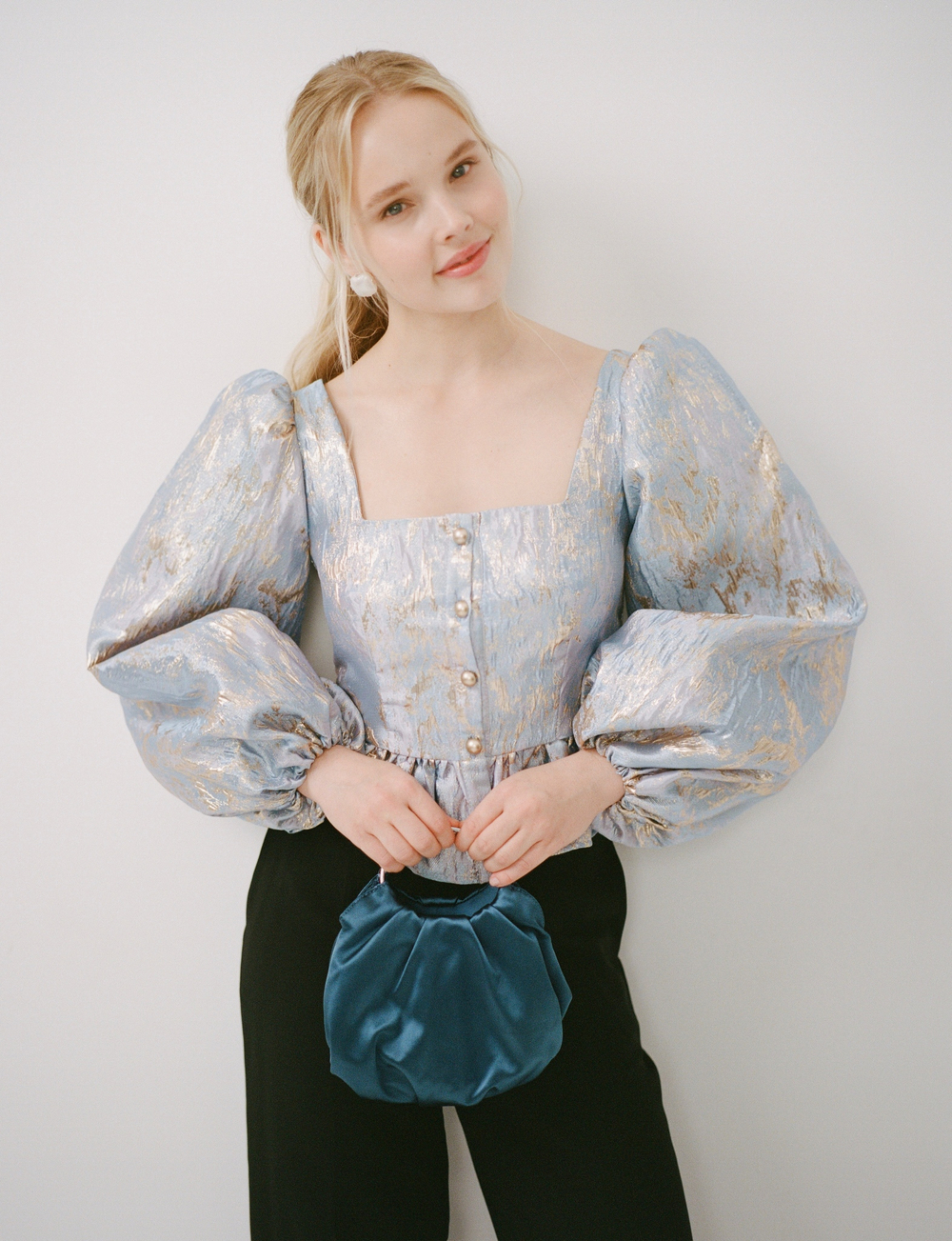 Blue gold top