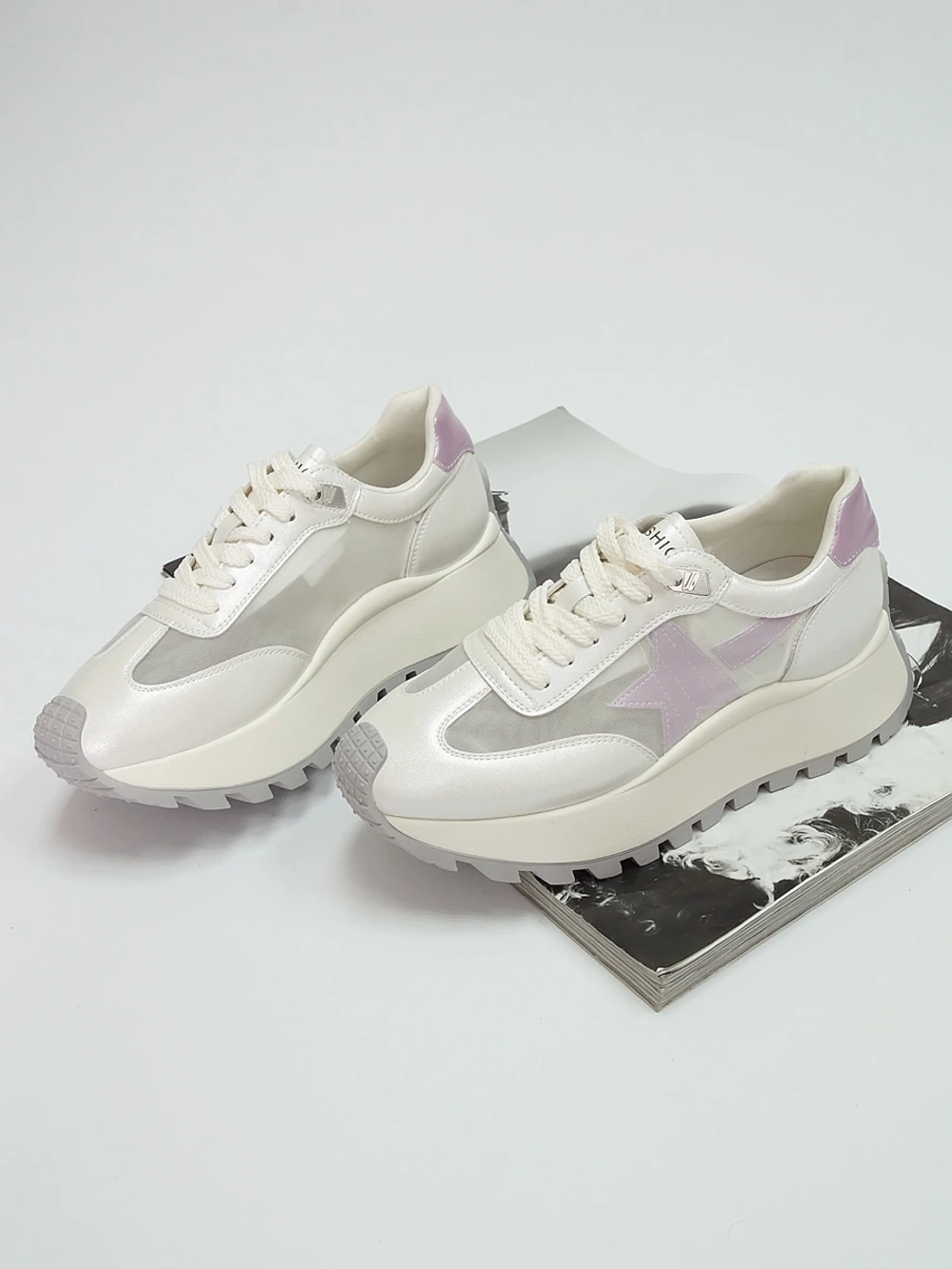 Кроссовки женские летние