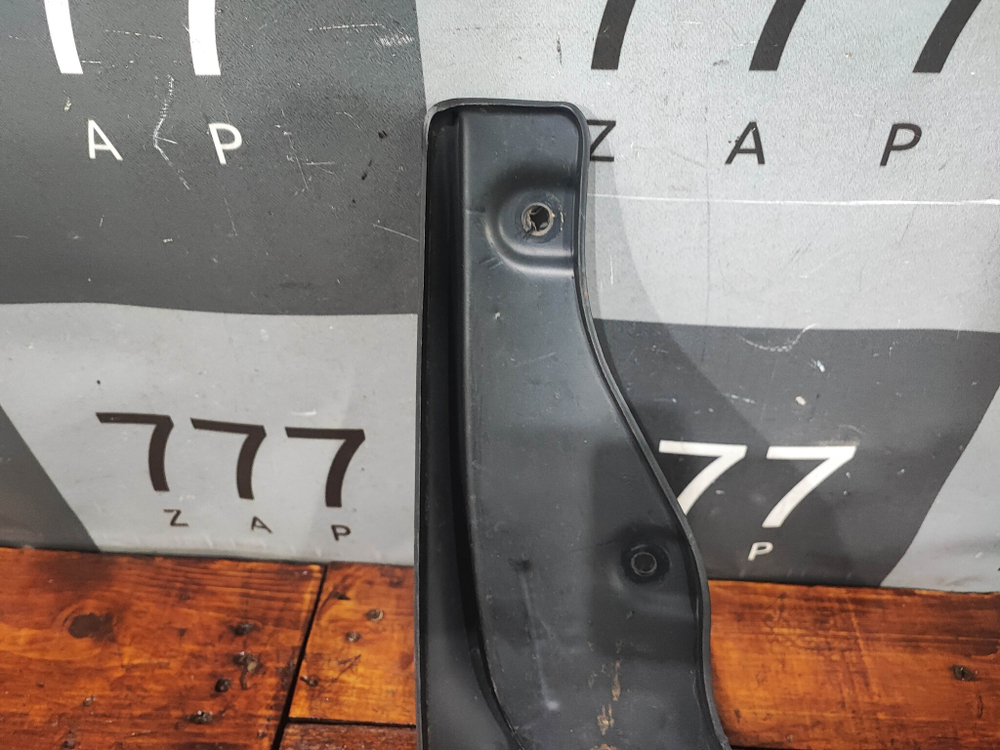 Брызговик передний правый Mazda CX-30 19-нв Б/У Оригинал 8300771858