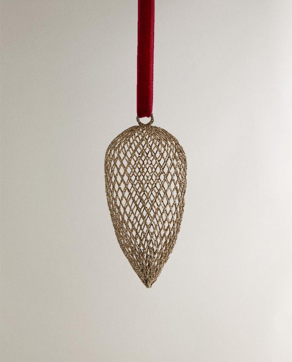 ZARA HOME СЕТЧАТЫЙ ЕЛОЧНЫЙ ШАР ВЫТЯНУТОЙ ФОРМЫ, СЕРЕБРЯНЫЙ