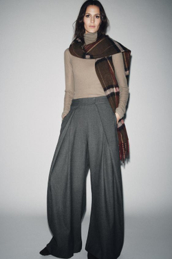 ZARA БРЮКИ WIDE LEG В ПОЛОСКУ С ЗАЩИПАМИ — ZW COLLECTION, МЯГКИЙ СЕРЫЙ