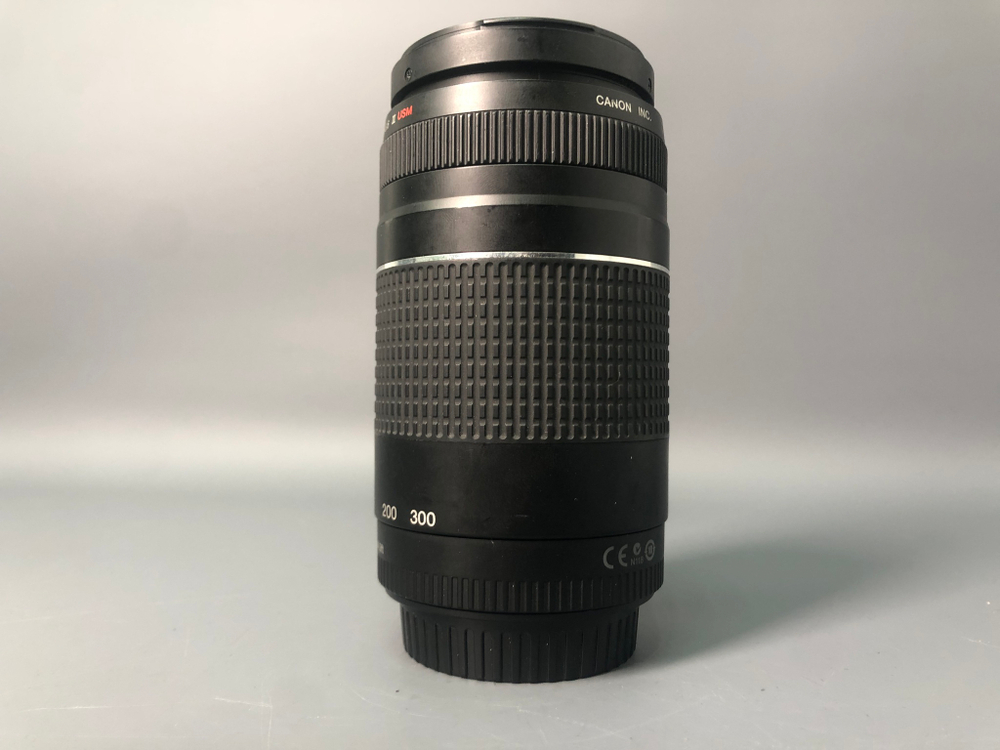 Canon 75-300mm III USM, царапины на верхней линзе.