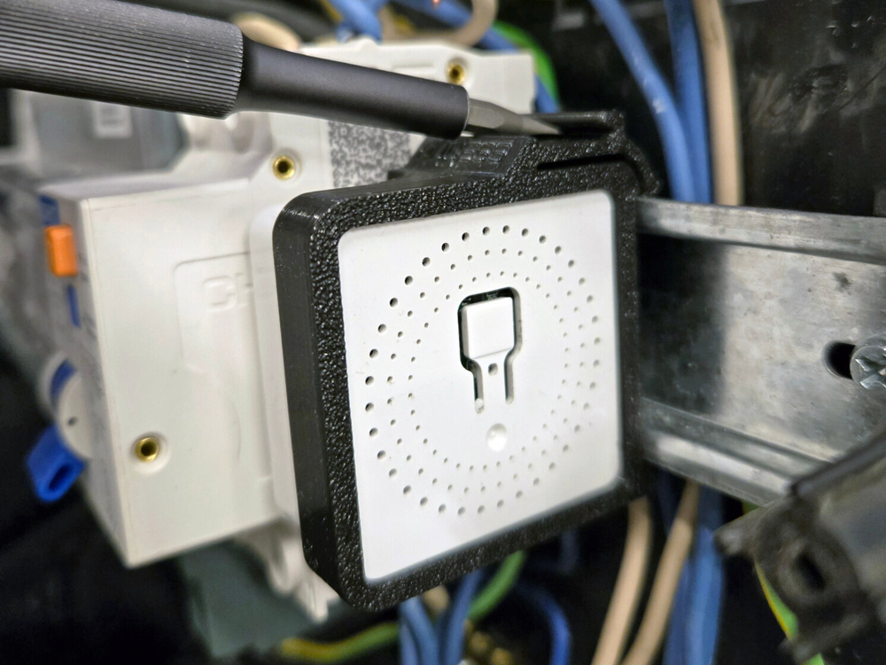 Крепление боковое для реле Aubess на динрейку Тuya Аubess Mini Smart Switсh, чёрное