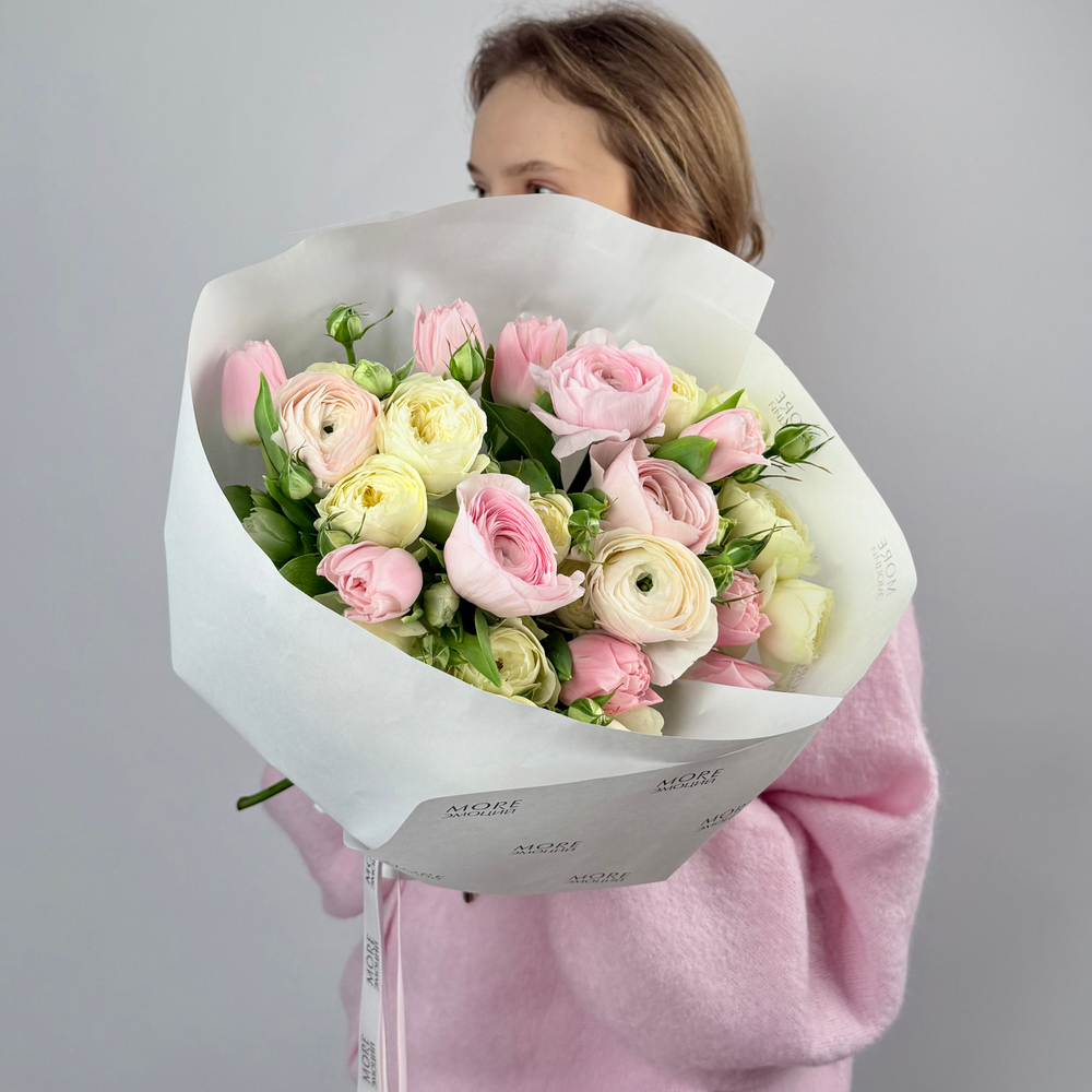 Букет с ранункулюсами “Теплые отношения”