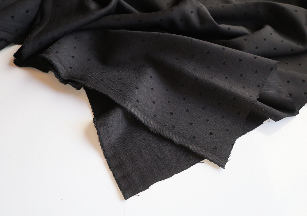 ЧЕРНЫЙ - Костюмная ткань "елочка" с сердечками (1400 Евгения)