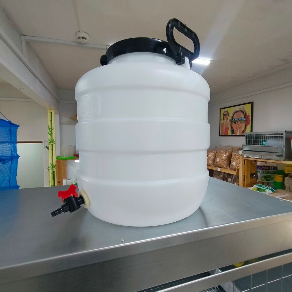 Канистра (бак) 30 л с краном