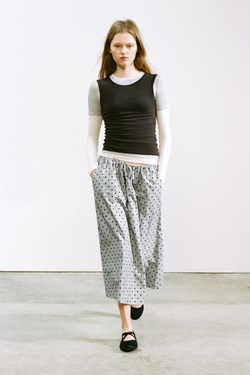 ZARA ЮБКА МИДИ В ГОРОШЕК, МЯГКИЙ СЕРЫЙ