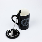 Кружка с ложкой и крышкой «Настоящему 100% мужчине», 420 мл, чёрная