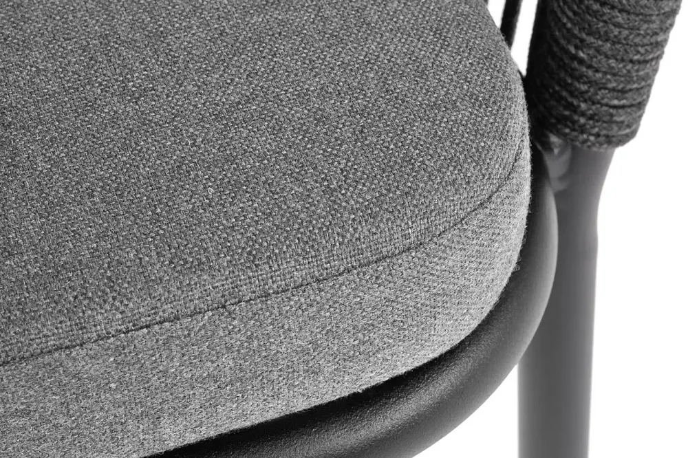 "Марсель" стул плетеный из роупа, каркас алюминий черный муар, роуп темно-серый круглый, ткань темно-серая 027