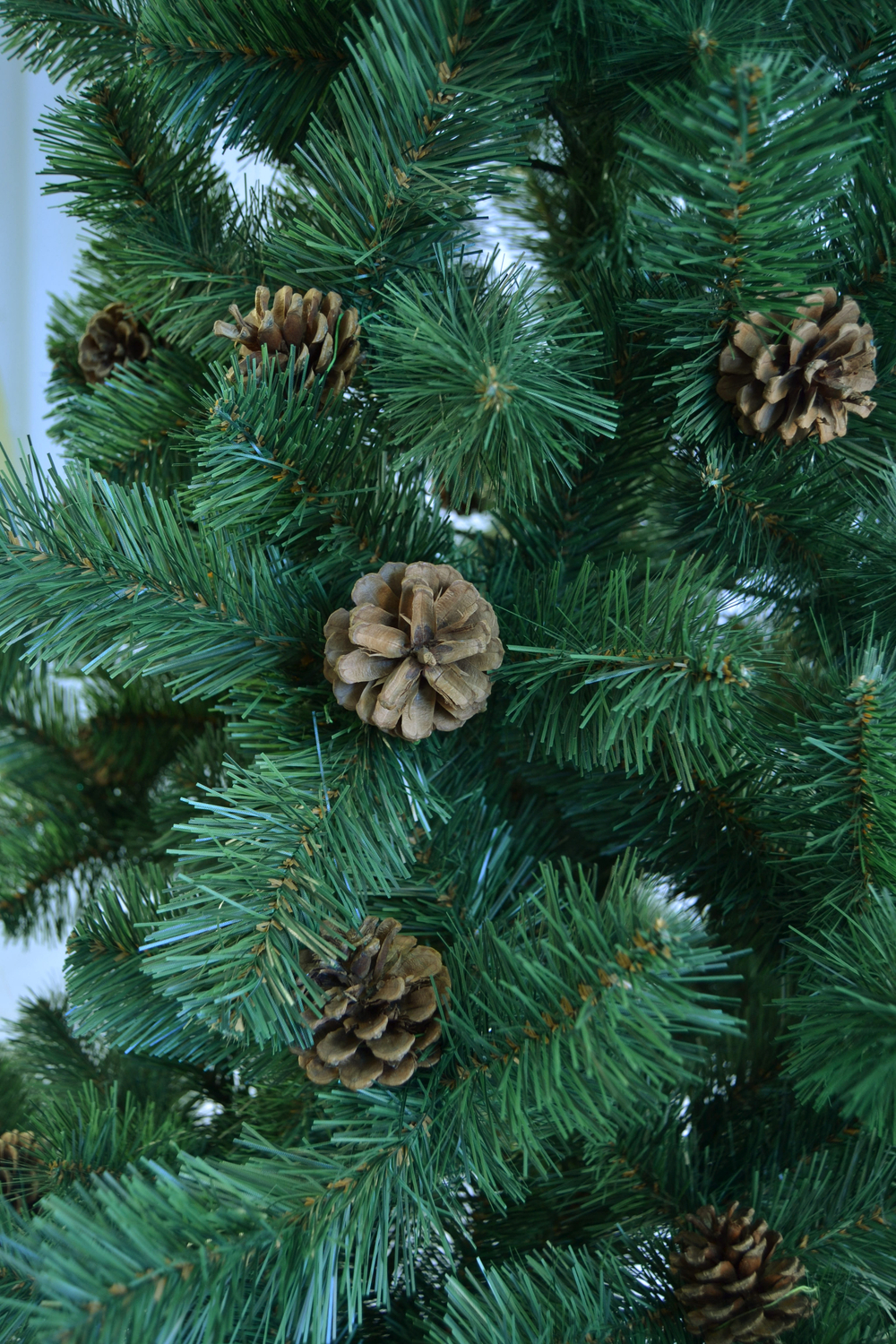 Ель искуственная Царь елка Холидей с шишками 210 см