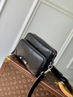 Louis Vuitton Nil Bag