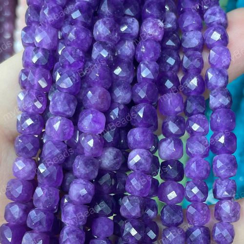 Кварц фиолетовый 6 мм, бусины граненые - кубики (нить 38 см)