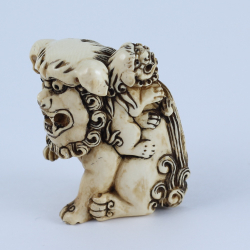 Статуэтка Нэцкэ Священная собака Фу со своим щенком (мамонт)