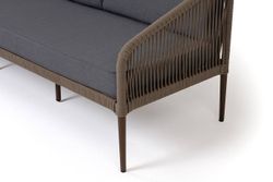 "Канны" диван 3-местный плетеный из роупа, каркас алюминий коричневый (RAL8016) муар, роуп коричневый круглый, ткань темно-серая 027