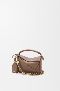 Loewe Мини-сумка Puzzle Featherlight из овечьей кожи наппа, серо-коричневый