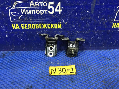 Петля двери задней правой NISSAN R’NESSA 1999