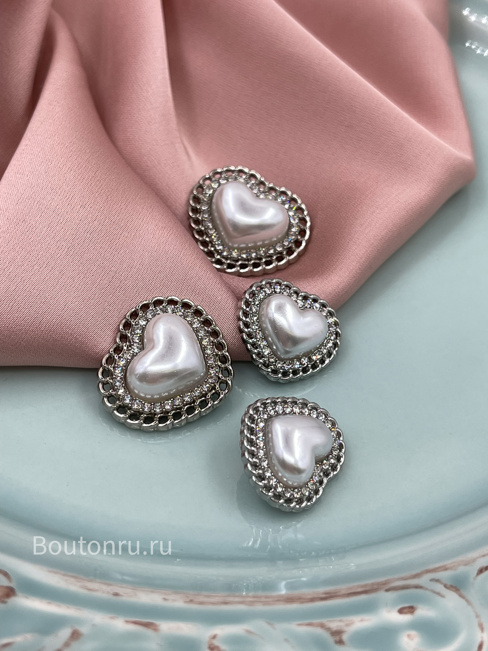 Пуговицы в форме сердца с жемчугом и стразами