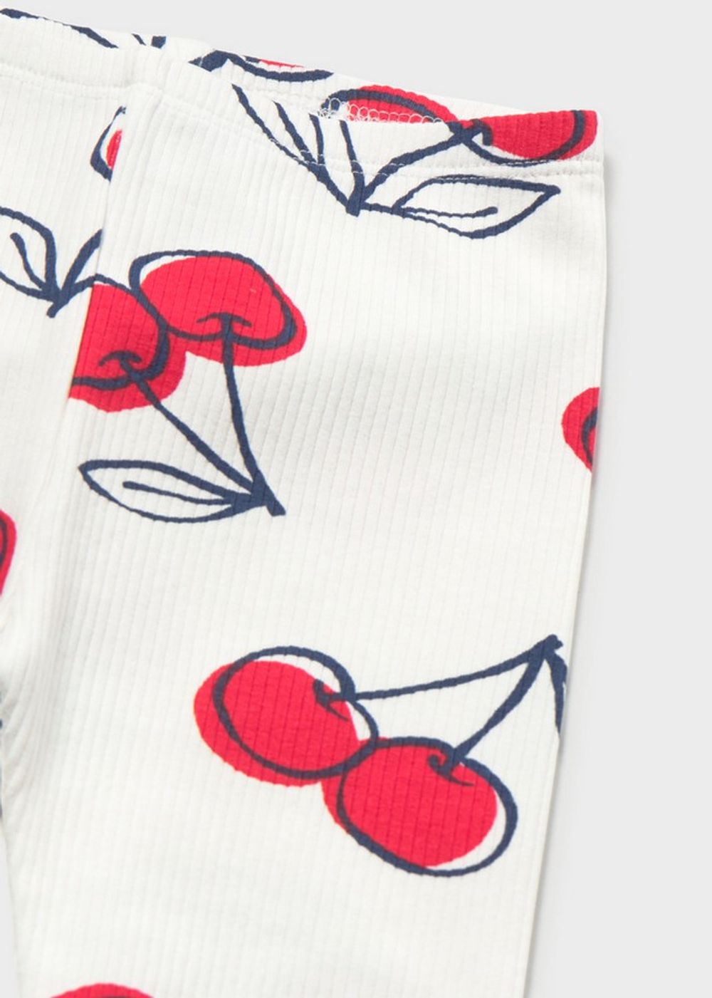 футболка с леггинсами и повязкой на голову