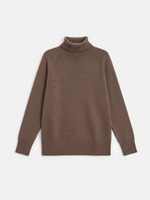 Свитер с высокой горловиной в рубчик