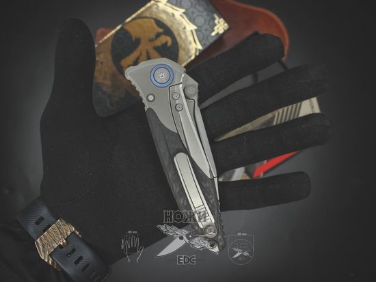 Складной нож Microtech Socom Bravo S/E Standard Carbon Titanium 260-7-CFTI c клинком из стали Böhler M390 Microclean®, рукоять титан / карбон