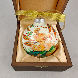 Шар елочный новогодний с круговой росписью Палех "Жар-птица" на белом в футляре в коробке