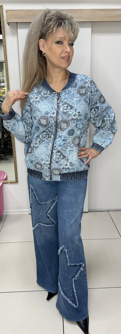 Джинсовый жакет-бомбер с блестящей отделкой