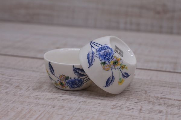 Чашка голубыми и желтыми цветами, фарфор, 30 мл