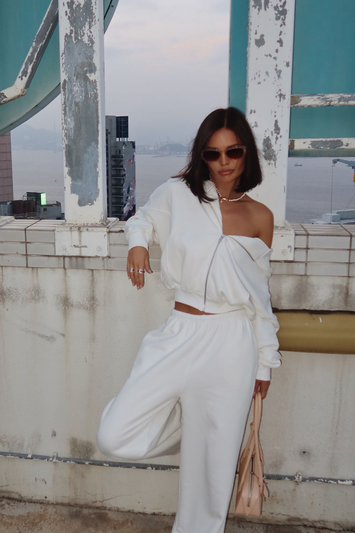 zip худи introvert, молочный