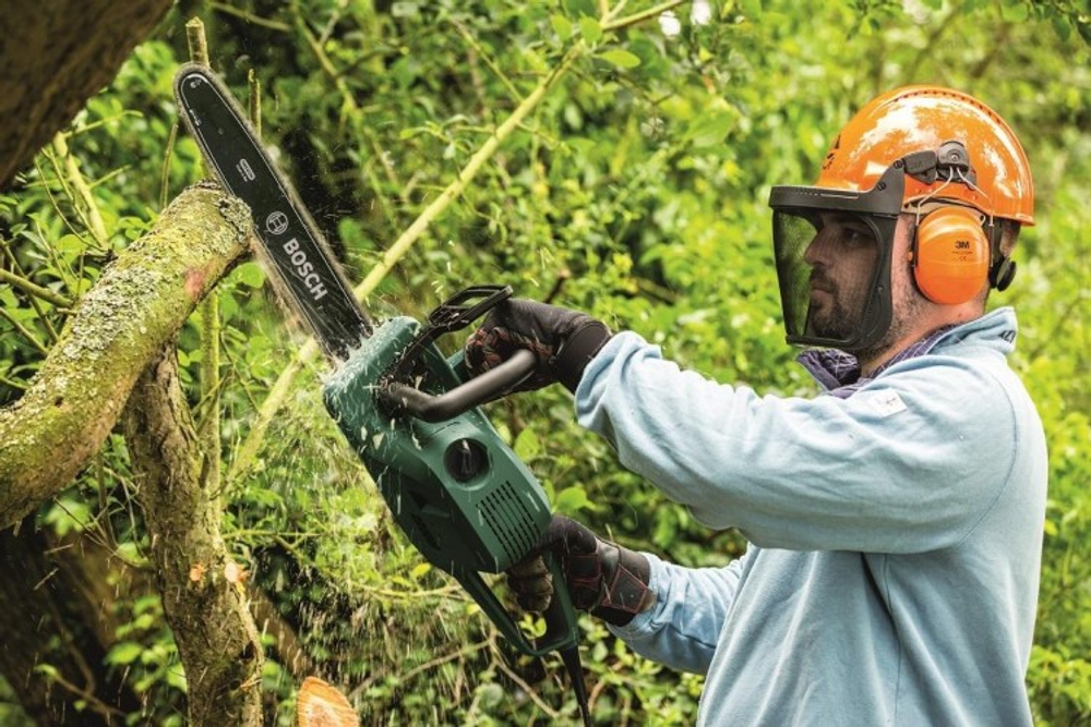 Электропила цепная BOSCH UniversalChain 40 06008B8400