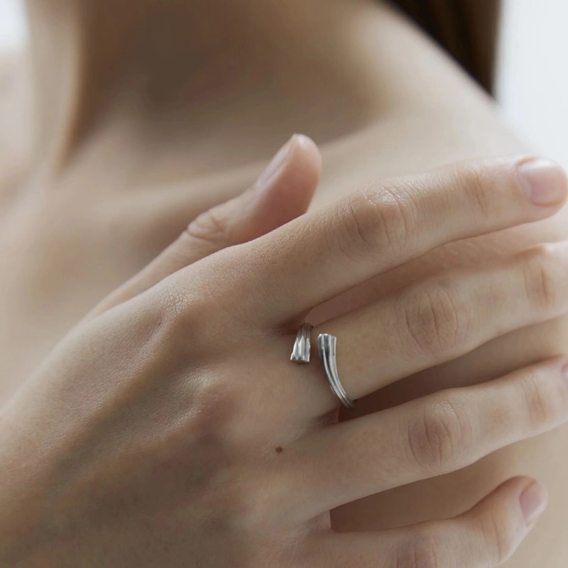 Кольцо Объятие