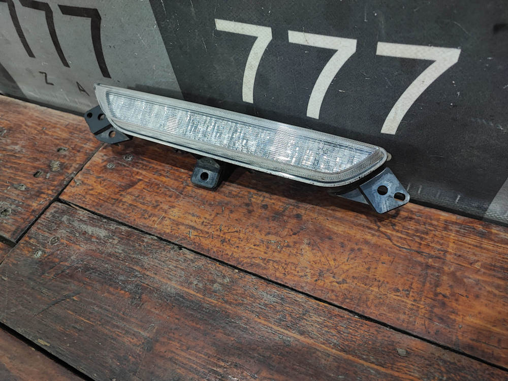 ПТФ задний центральный Geely Boyue Cool 23-нв Б/У Оригинал 8893818614