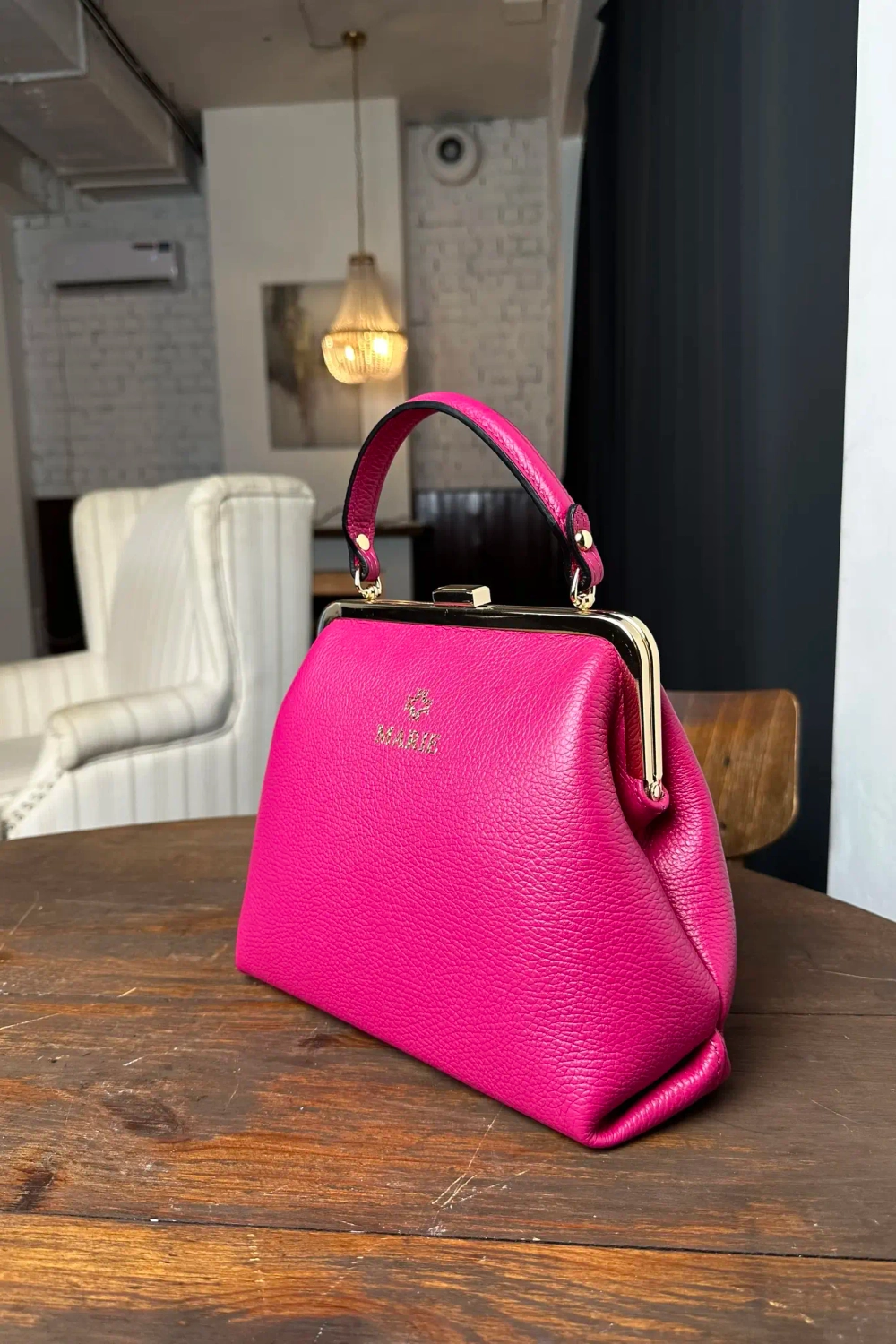 Женская кросс-боди сумка с фермуаром натуральная кожа фуксия