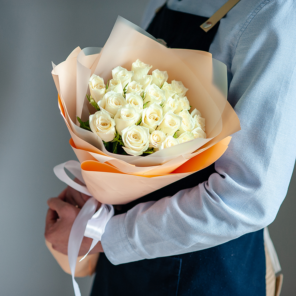 25 белых кенийских роз