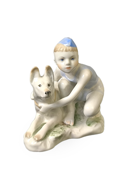 Фарфоровая статуэтка "Юный пограничник с собакой" ЛФЗ
