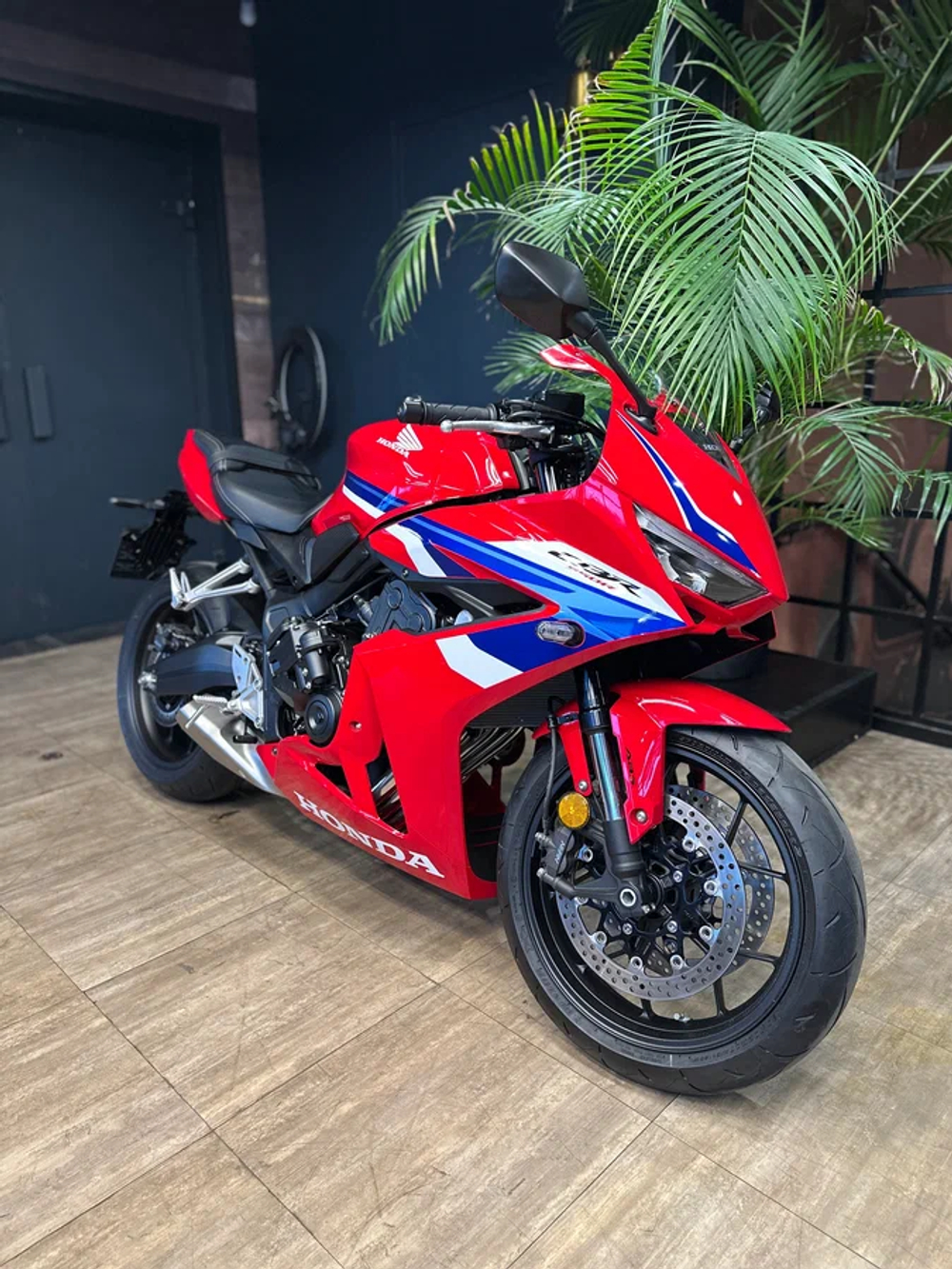 HONDA CBR650R E-Clutch