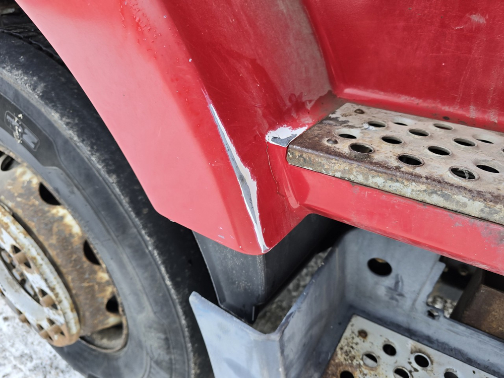 Корпус подножек правый