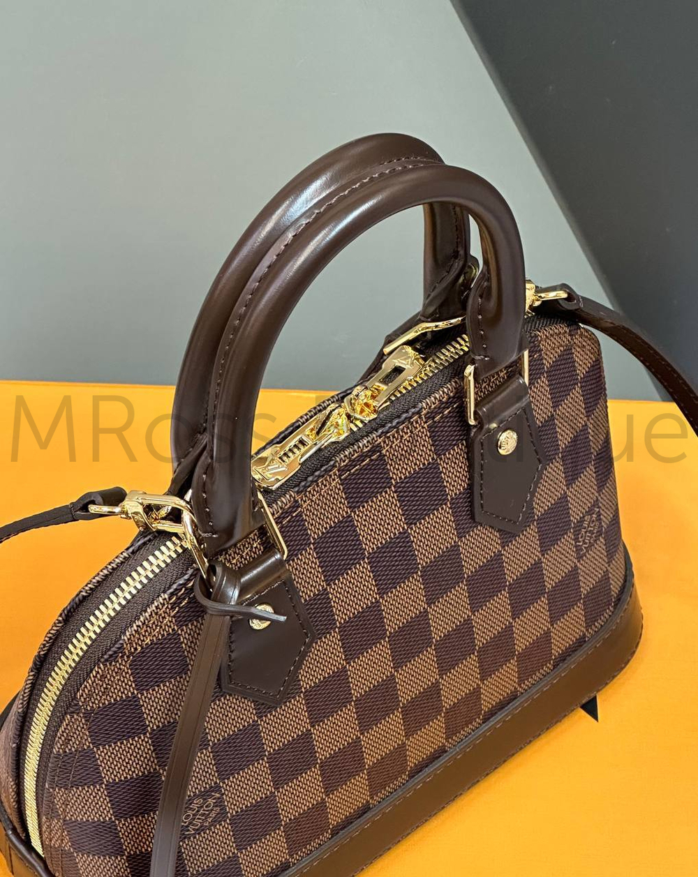 Сумка Alma BB Louis Vuitton из канвы Damier Ebene